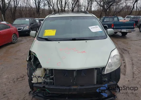 2008 Toyota Sienna Xle z USA, uszkodzony, nr VIN 5TDZK22C48S158760